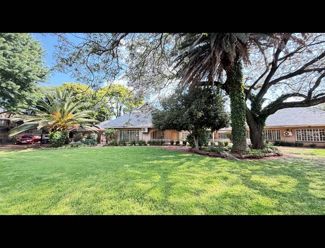5 BEDROOM FREEHOLD FOR SALE IN LAKEFIELD